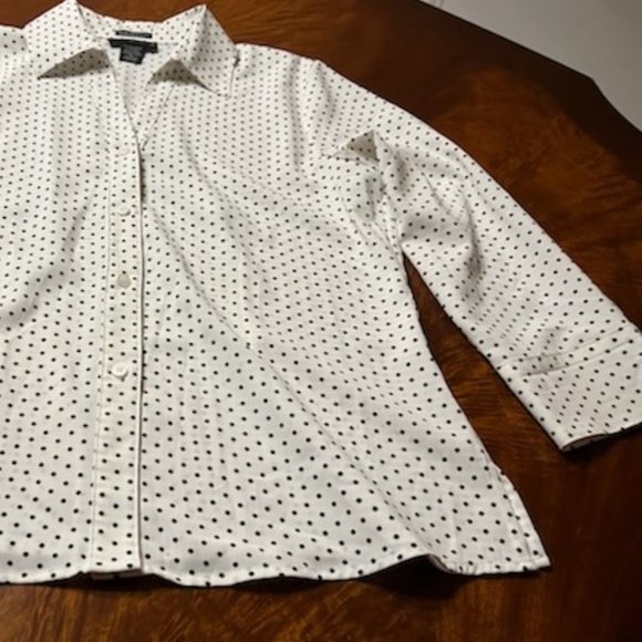 Very Pretty White and Black Polka Dot Blouse -M - Picture 4 of 16